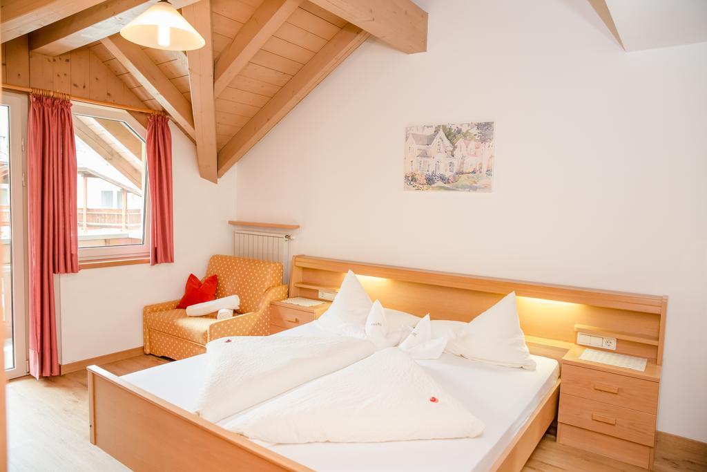 Alpine Life Hotel Anabel Cadipietra Esterno foto